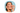 Femme qui touche son visage avec ses deux mains