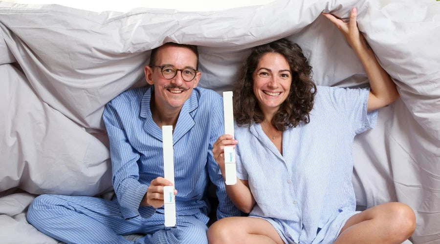 Le paresseux Hopoli dort paisiblement sous sa couette